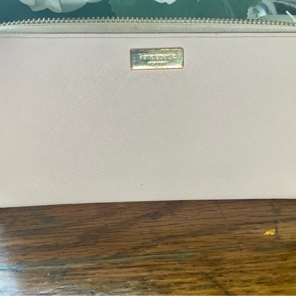 Kate Spade Wallet - Picture 1 of 10